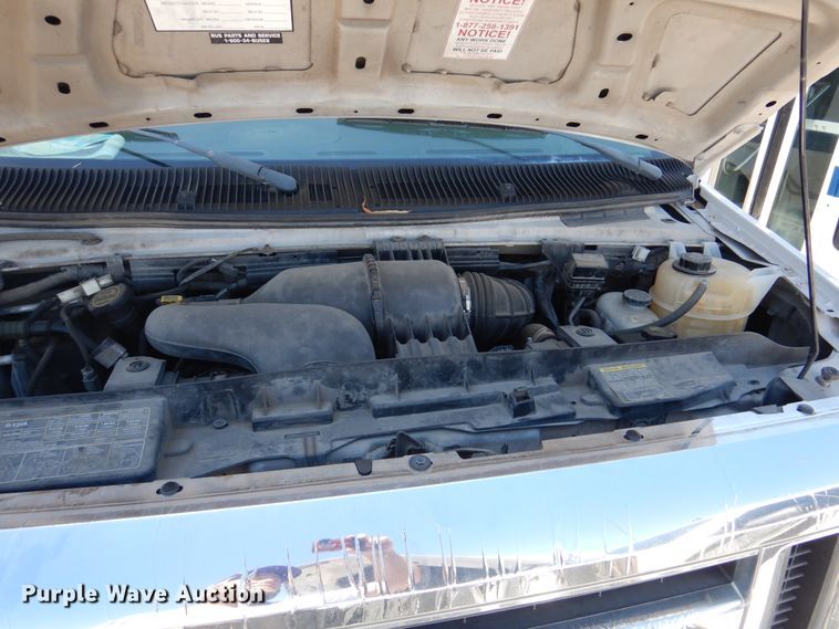 image for item DM6379 2008 Ford E350 Super Duty  shuttle bus