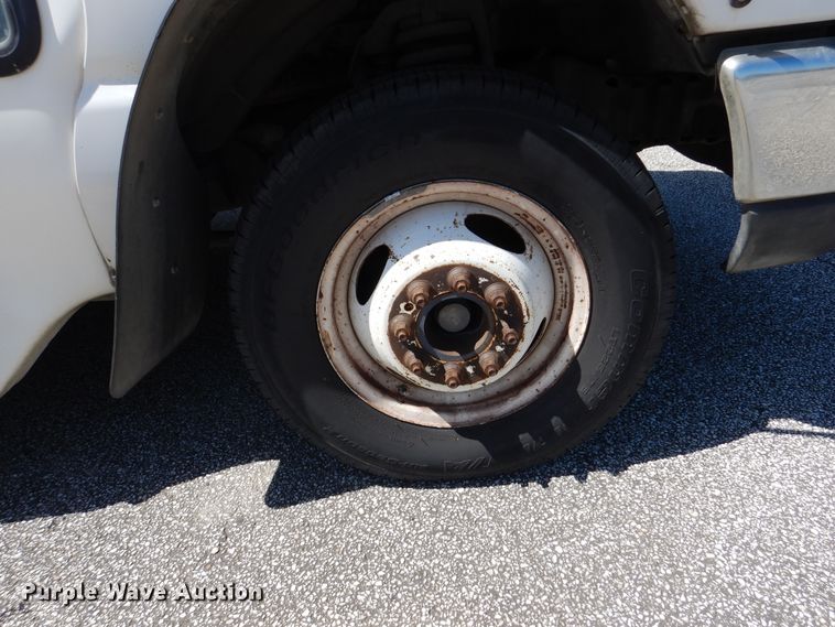 image for item DM6379 2008 Ford E350 Super Duty  shuttle bus