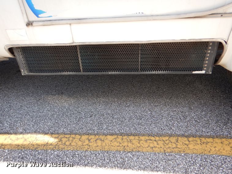 image for item DM6379 2008 Ford E350 Super Duty  shuttle bus