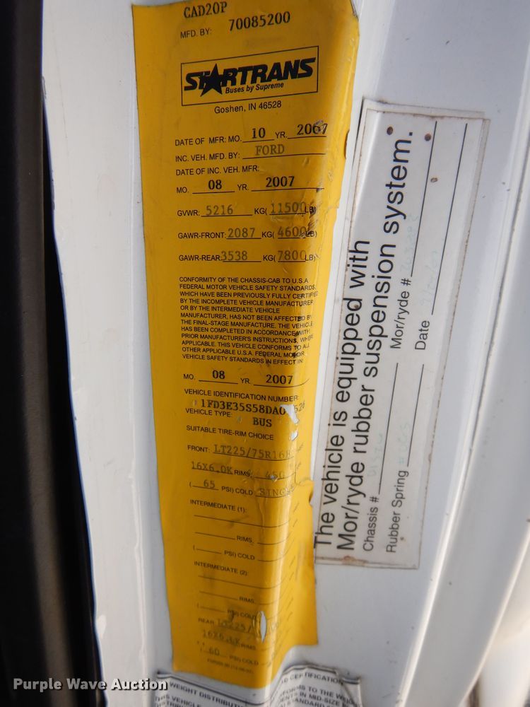 image for item DM6379 2008 Ford E350 Super Duty  shuttle bus