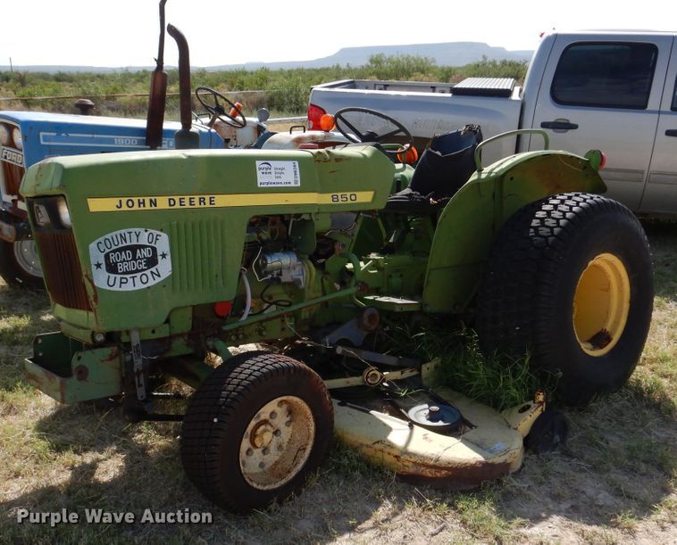 image for item DM6384 John Deere 850  tractor