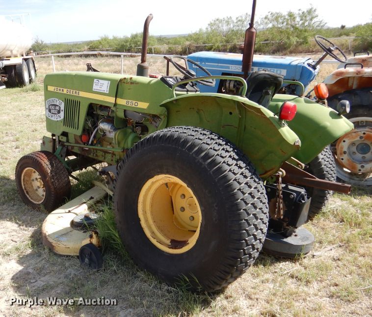 image for item DM6384 John Deere 850  tractor