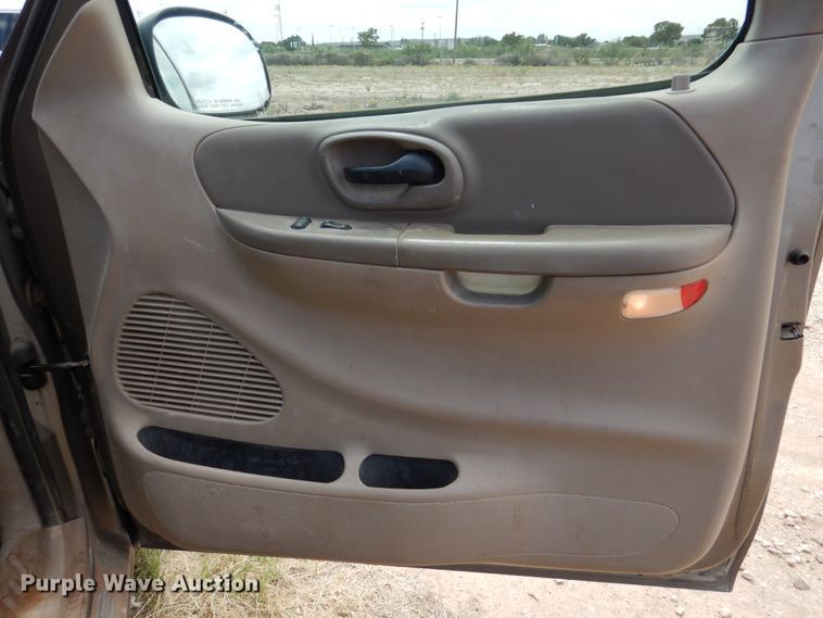 image for item DM6392 2001 Ford F150 XLT  SuperCab pickup truck