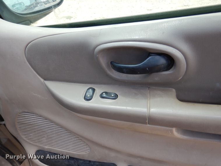 image for item DM6392 2001 Ford F150 XLT  SuperCab pickup truck