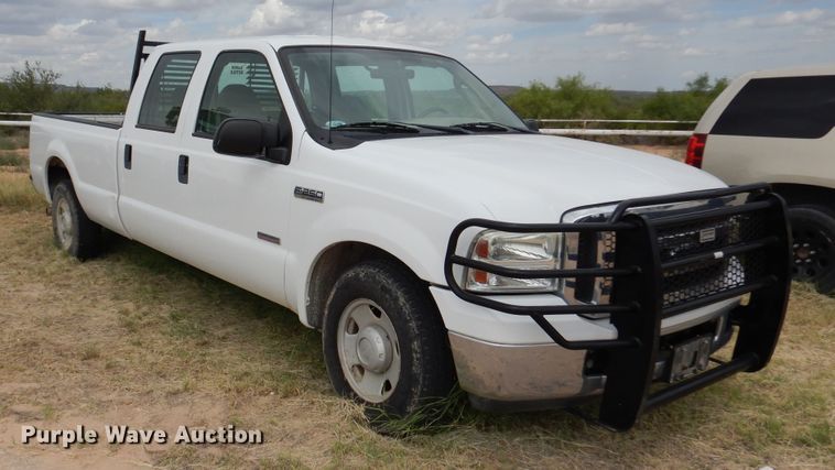 image for item DM6395 2006 Ford F250 Super Duty  Crew Cab pickup truck