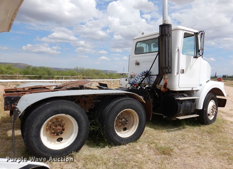 image for item DM6396 1989 White GMC WCS  semi truck