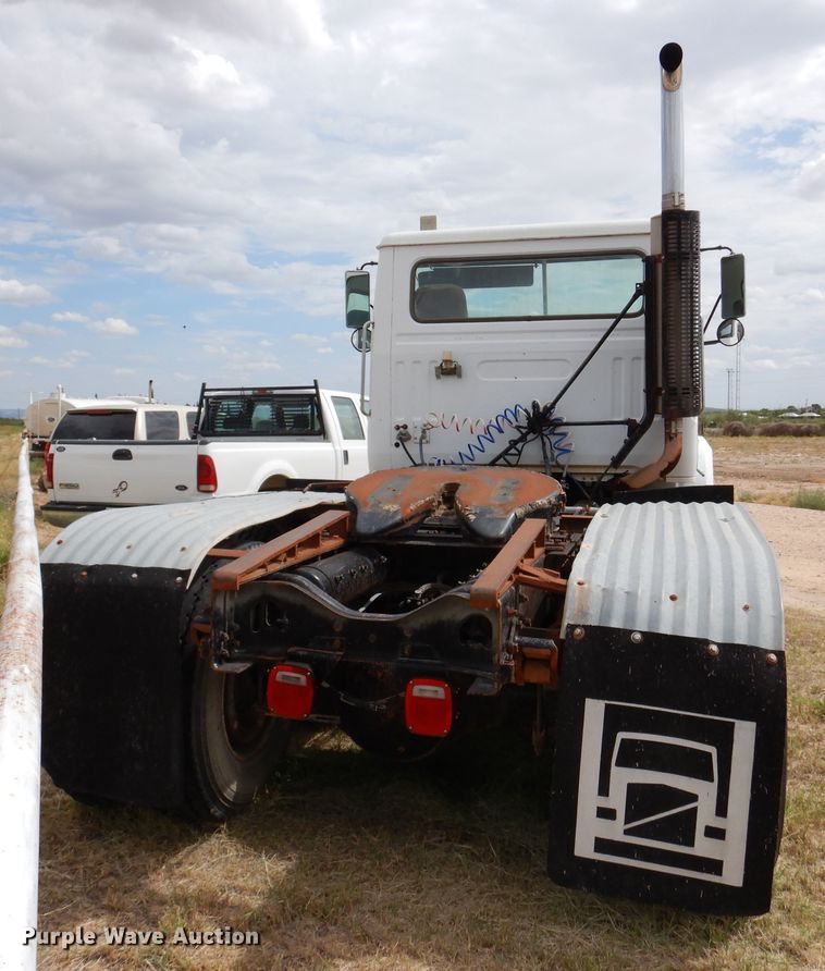 image for item DM6396 1989 White GMC WCS  semi truck