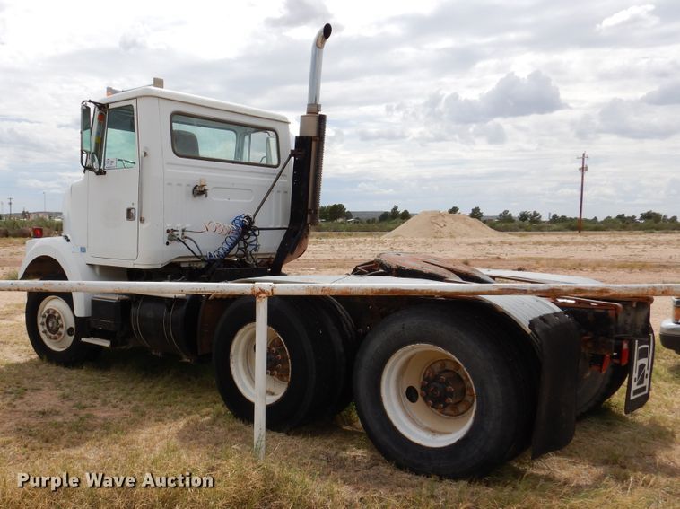 image for item DM6396 1989 White GMC WCS  semi truck