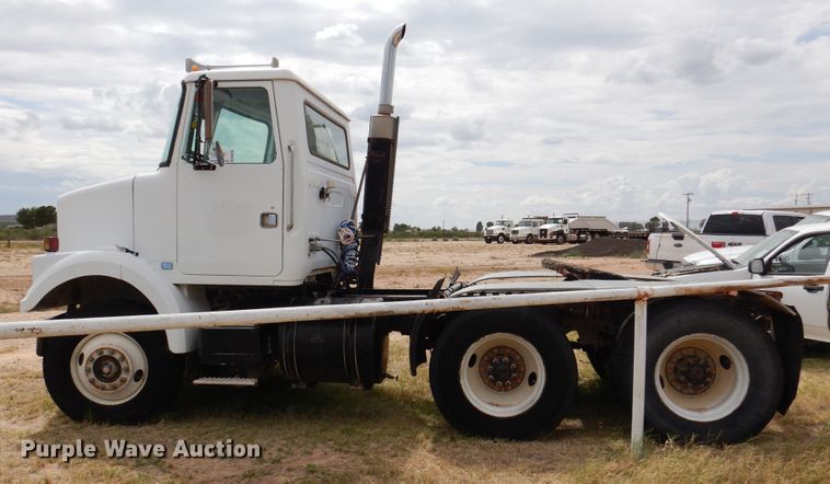 image for item DM6396 1989 White GMC WCS  semi truck