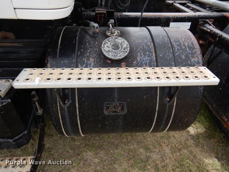 image for item DM6396 1989 White GMC WCS  semi truck