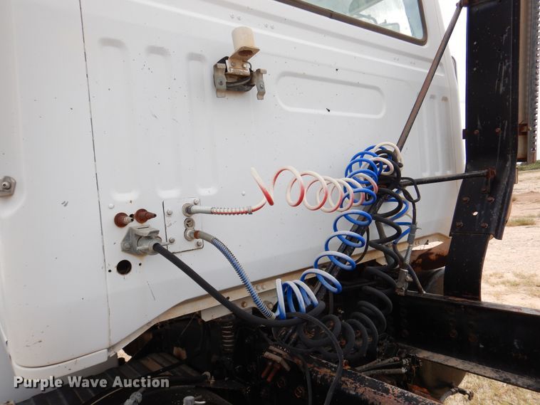 image for item DM6396 1989 White GMC WCS  semi truck