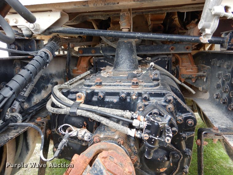 image for item DM6396 1989 White GMC WCS  semi truck