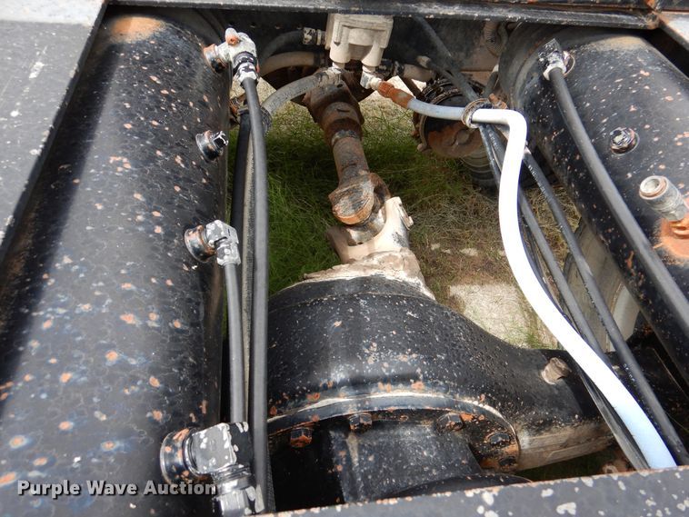 image for item DM6396 1989 White GMC WCS  semi truck