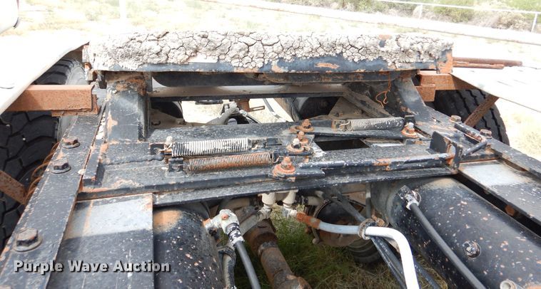 image for item DM6396 1989 White GMC WCS  semi truck