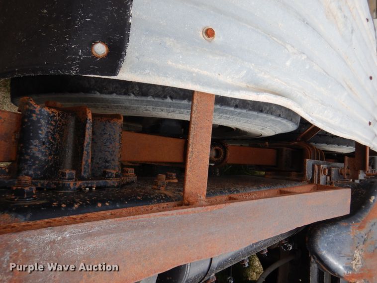 image for item DM6396 1989 White GMC WCS  semi truck