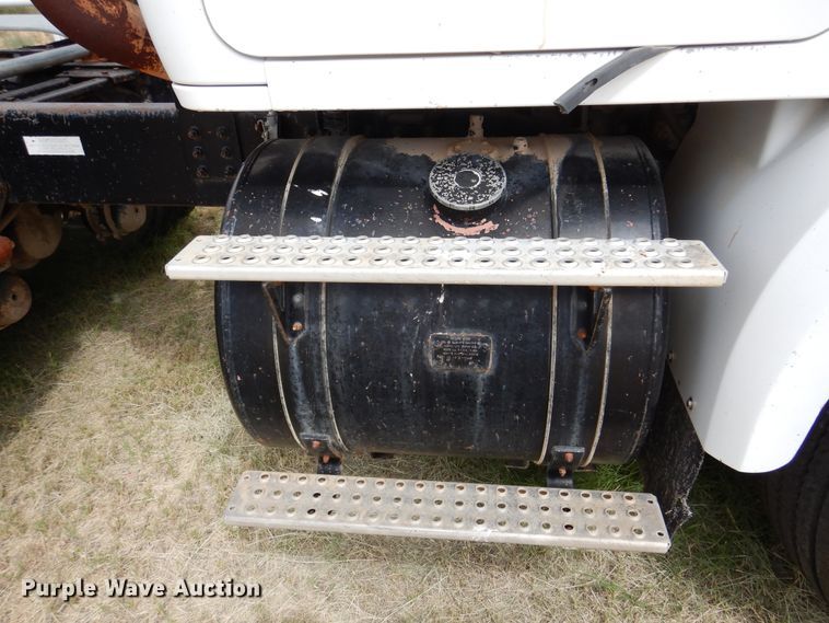 image for item DM6396 1989 White GMC WCS  semi truck