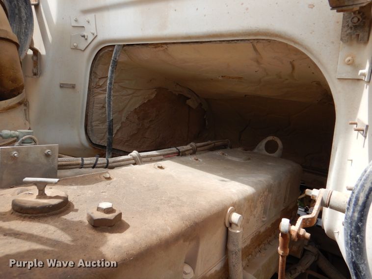 image for item DM6396 1989 White GMC WCS  semi truck