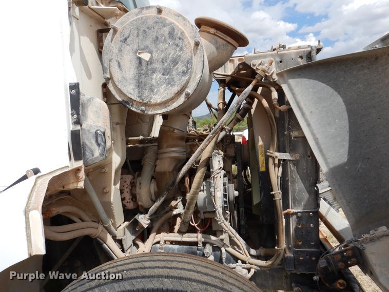 image for item DM6396 1989 White GMC WCS  semi truck