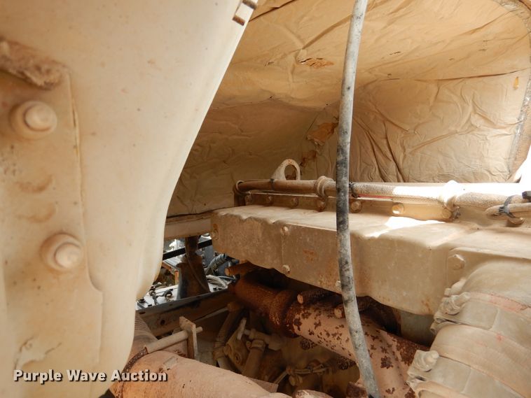 image for item DM6396 1989 White GMC WCS  semi truck