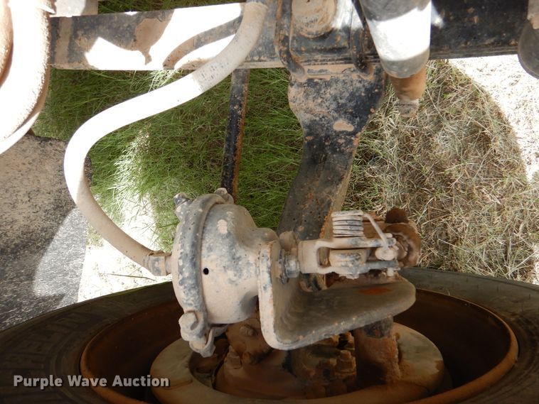 image for item DM6396 1989 White GMC WCS  semi truck