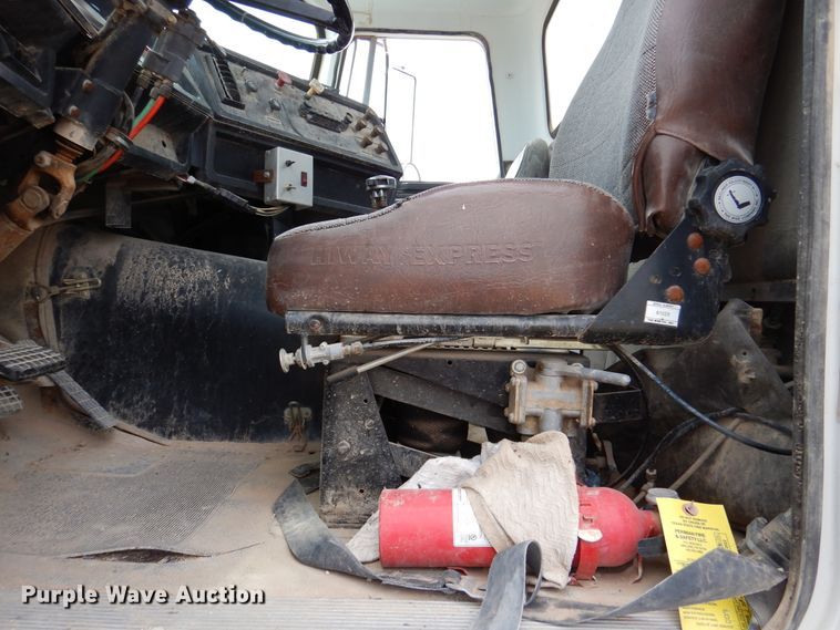 image for item DM6396 1989 White GMC WCS  semi truck