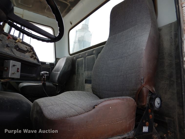 image for item DM6396 1989 White GMC WCS  semi truck