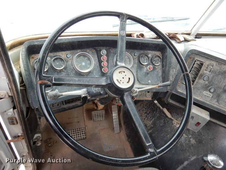 image for item DM6396 1989 White GMC WCS  semi truck