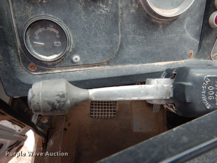 image for item DM6396 1989 White GMC WCS  semi truck