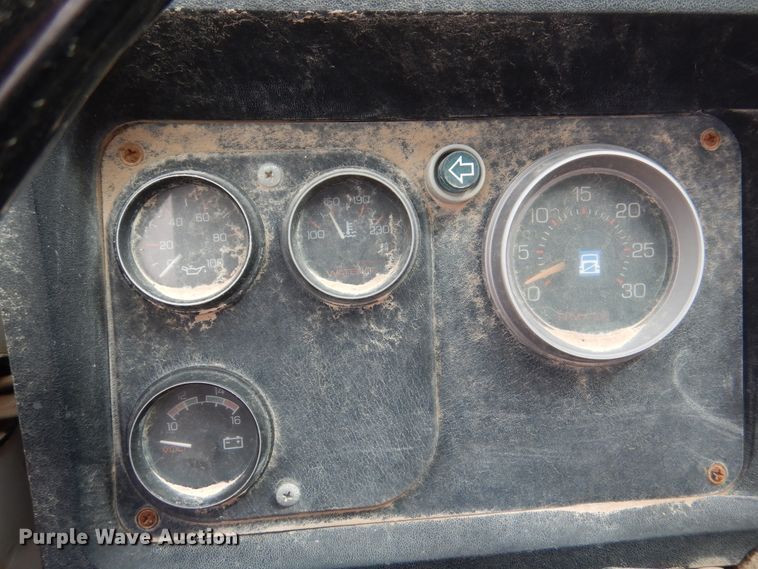 image for item DM6396 1989 White GMC WCS  semi truck