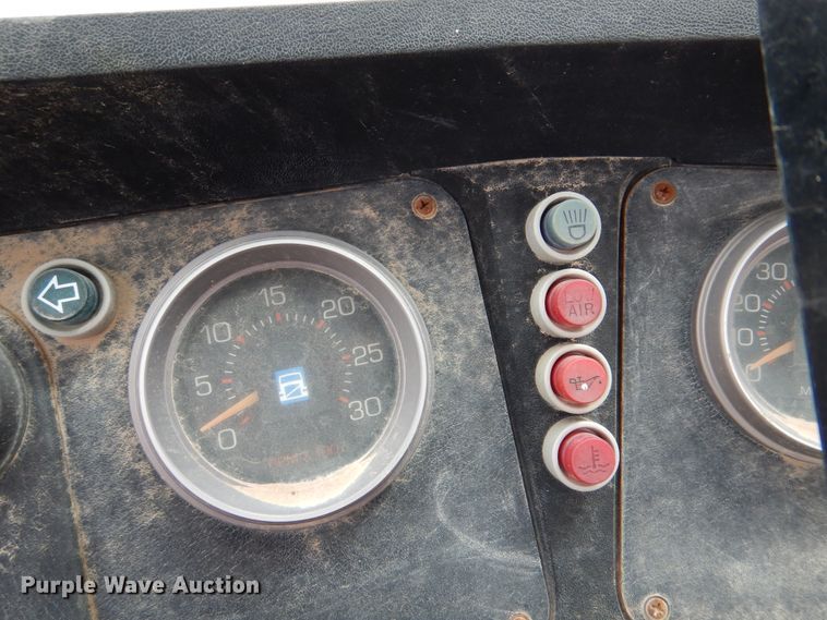 image for item DM6396 1989 White GMC WCS  semi truck