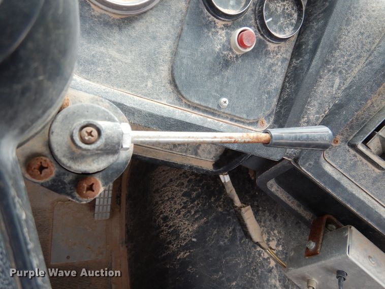 image for item DM6396 1989 White GMC WCS  semi truck