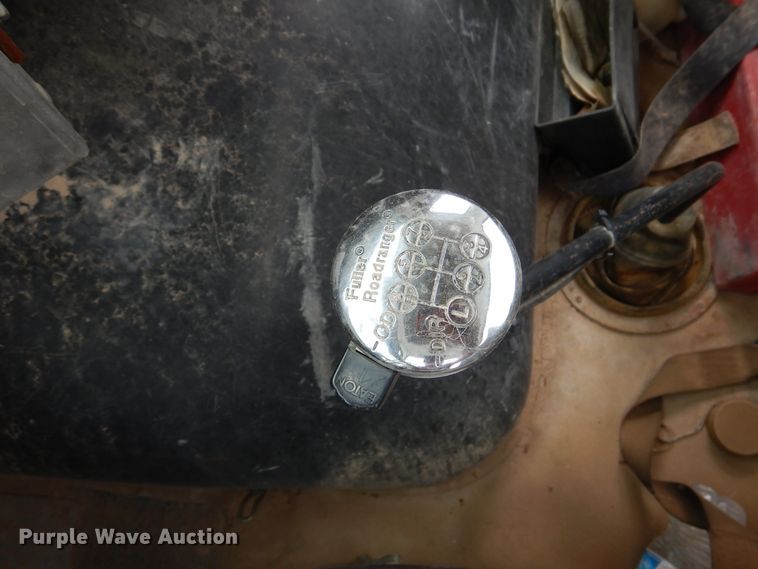 image for item DM6396 1989 White GMC WCS  semi truck