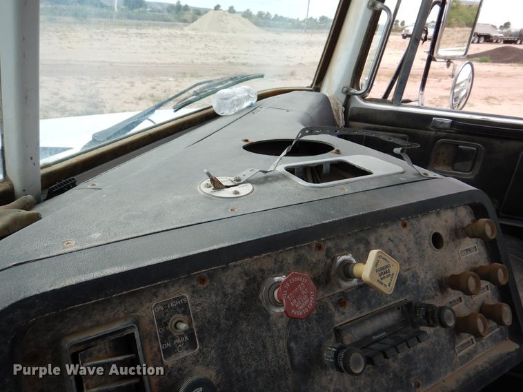 image for item DM6396 1989 White GMC WCS  semi truck