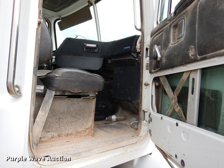 image for item DM6396 1989 White GMC WCS  semi truck