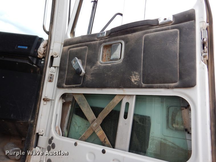 image for item DM6396 1989 White GMC WCS  semi truck