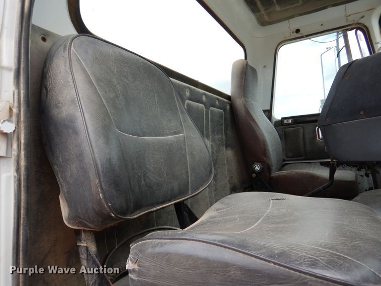 image for item DM6396 1989 White GMC WCS  semi truck