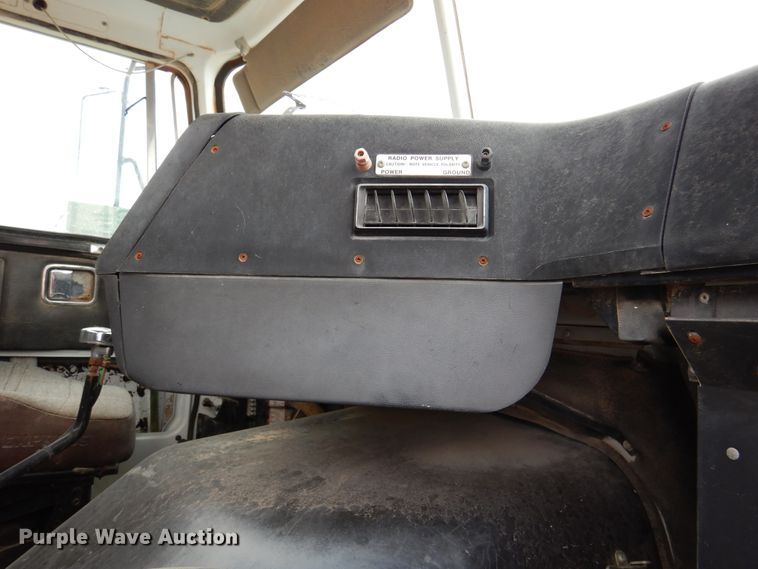 image for item DM6396 1989 White GMC WCS  semi truck