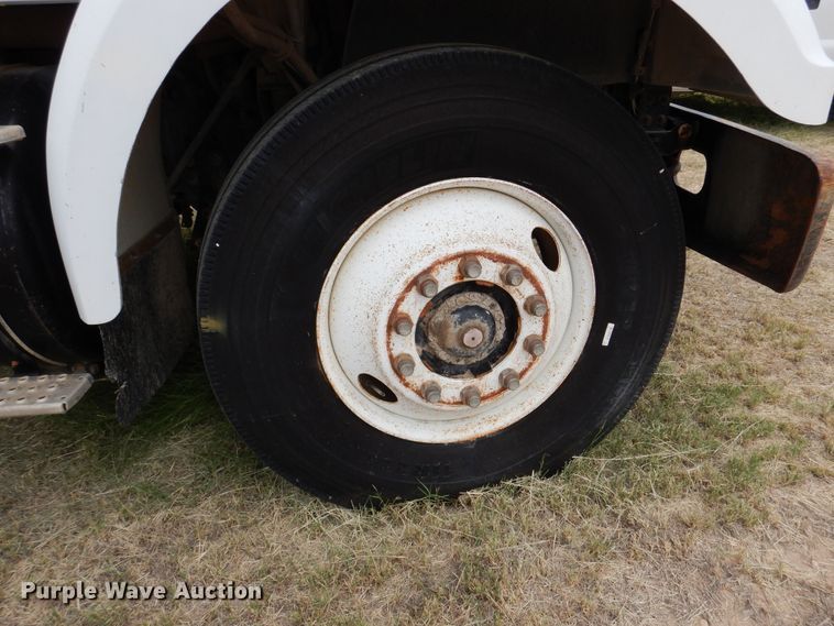 image for item DM6396 1989 White GMC WCS  semi truck