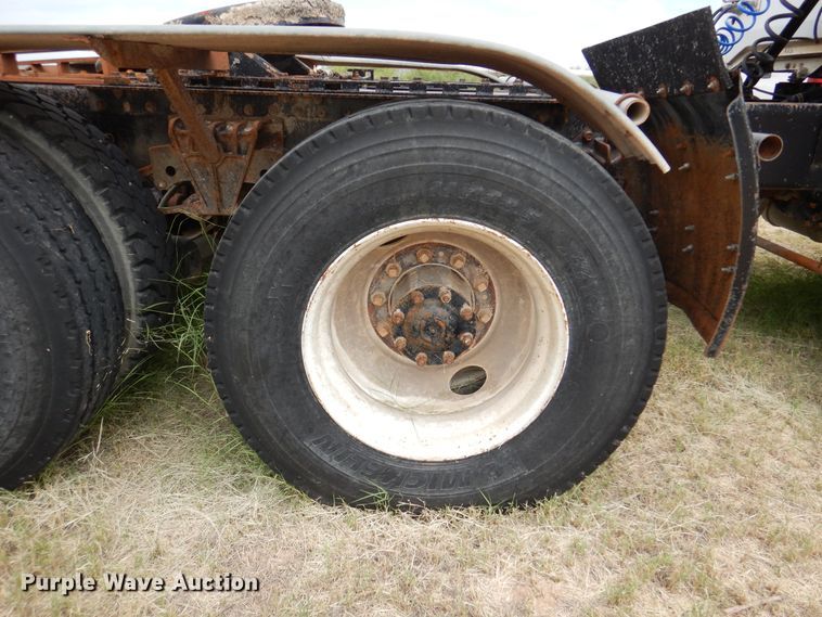 image for item DM6396 1989 White GMC WCS  semi truck