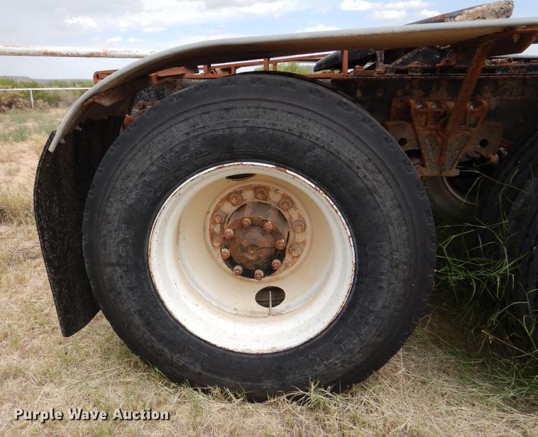 image for item DM6396 1989 White GMC WCS  semi truck