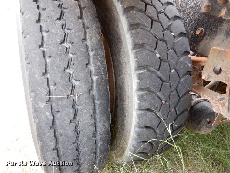 image for item DM6396 1989 White GMC WCS  semi truck