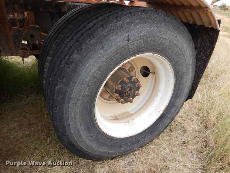 image for item DM6396 1989 White GMC WCS  semi truck