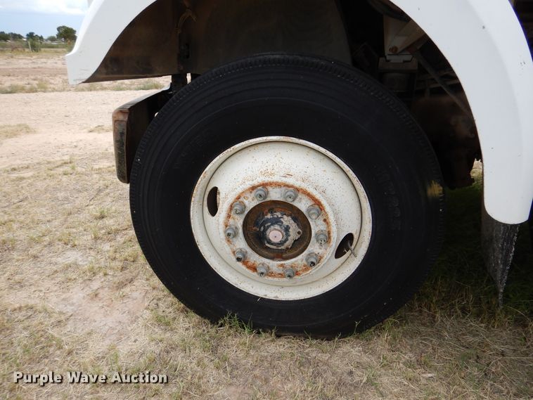 image for item DM6396 1989 White GMC WCS  semi truck