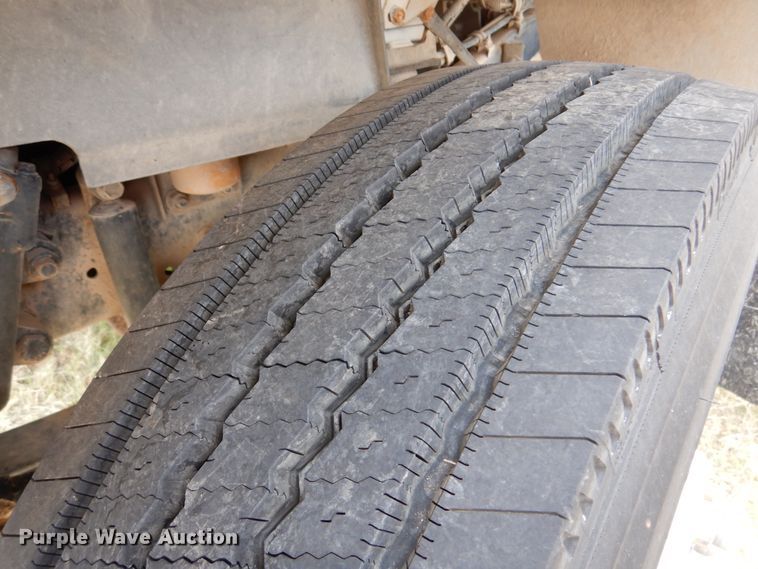 image for item DM6396 1989 White GMC WCS  semi truck