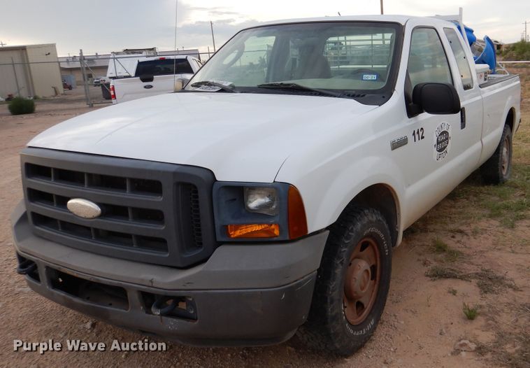 image for item DM6406 2005 Ford F250 Super Duty  SuperCab pickup truck