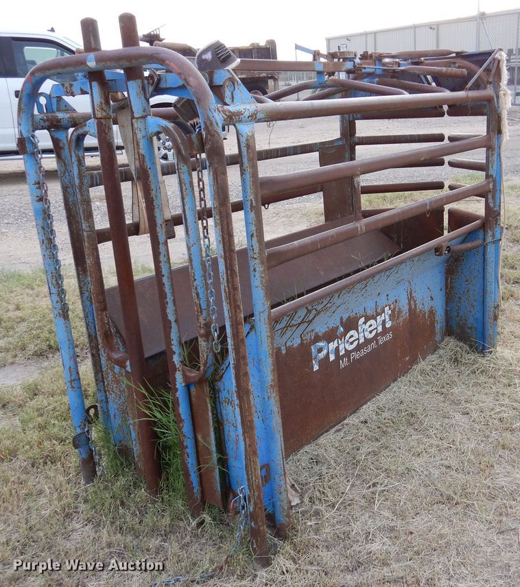image for item DM6408 Priefert livestock chute