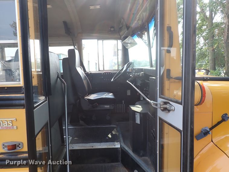 image for item DN1876 1996 International 3800  school bus