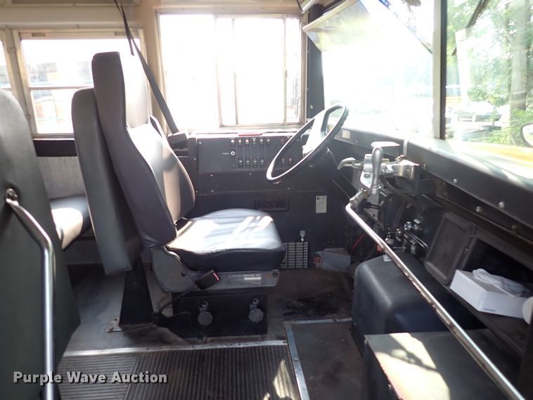 image for item DN1876 1996 International 3800  school bus