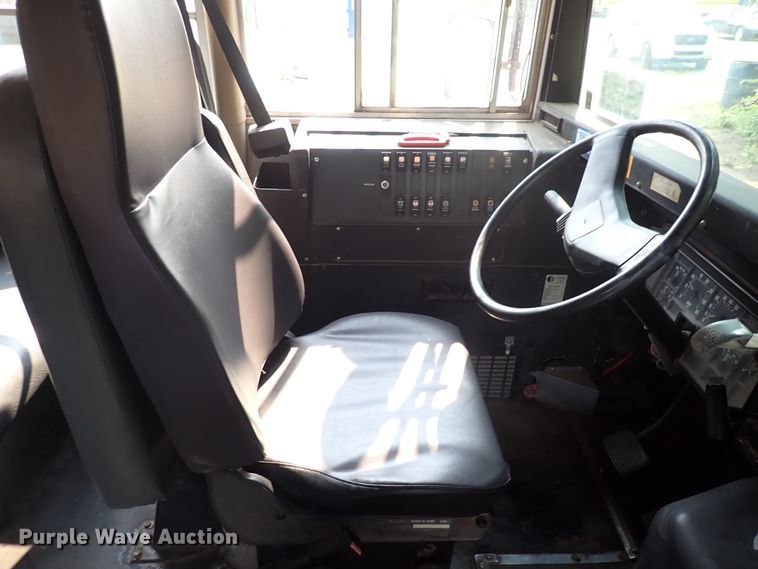 image for item DN1876 1996 International 3800  school bus