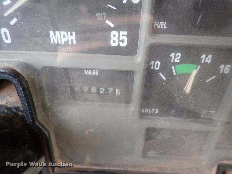 image for item DN1876 1996 International 3800  school bus